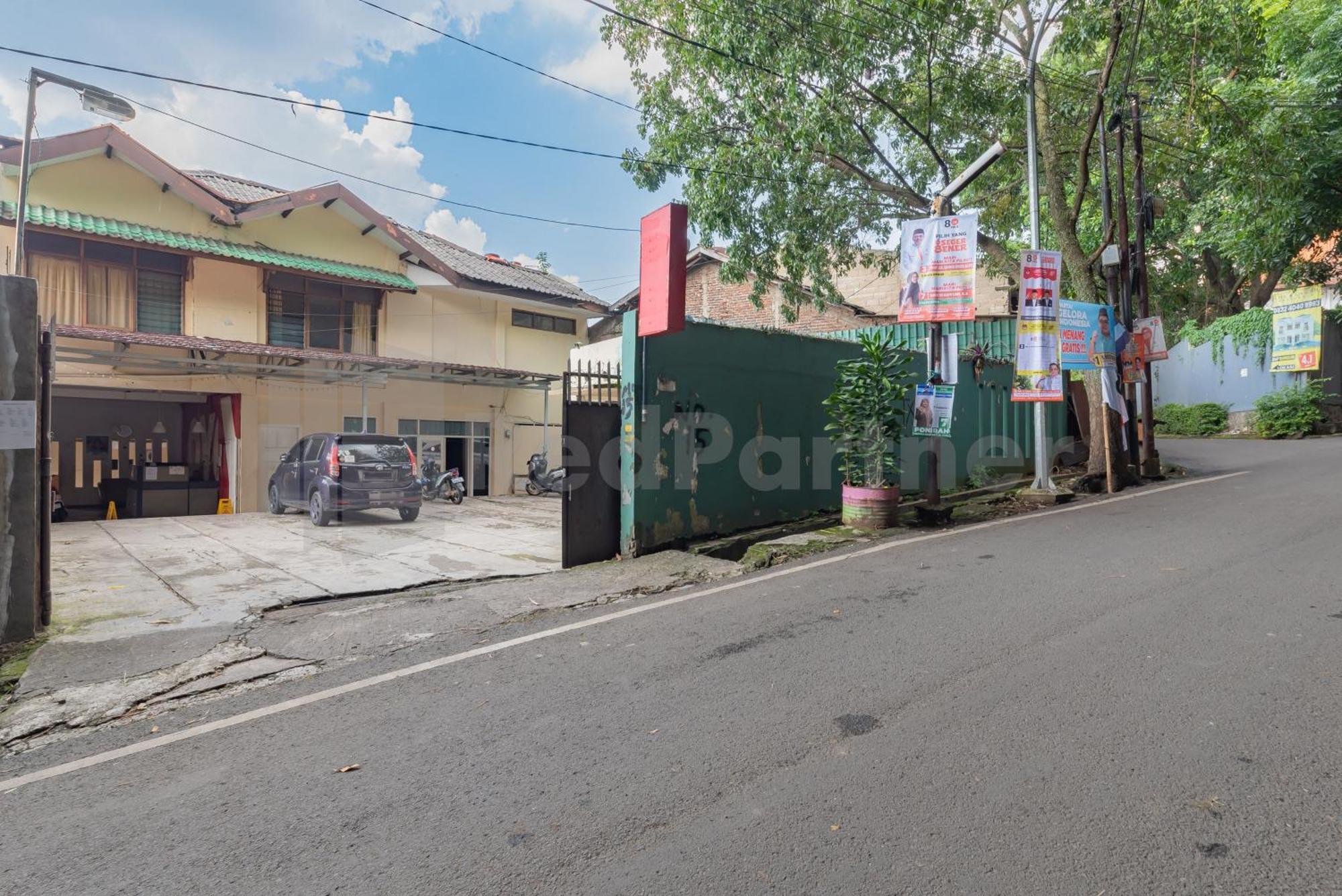 Wisma Alamanda Near Terminal Cicaheum Redpartner Bandung Exterior foto